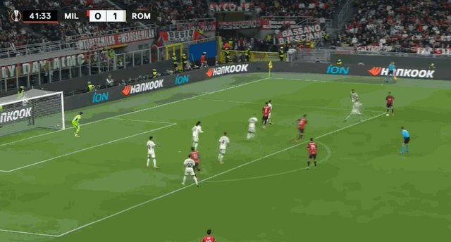 1712872160699089436.gif 赖恩德斯再次远射.gif