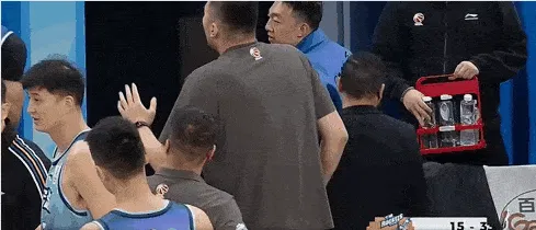 英雄联盟世界赛 战队名单-冷静！贝兹利暂停期间疑似与队友发生激烈争吵